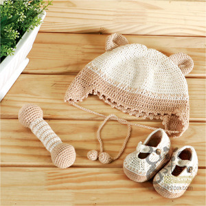 [아기를 위한 손뜨개 소품과돌잡이용 장난감]곰돌이 귀마개보닛,신발 &amp; 딸랑이